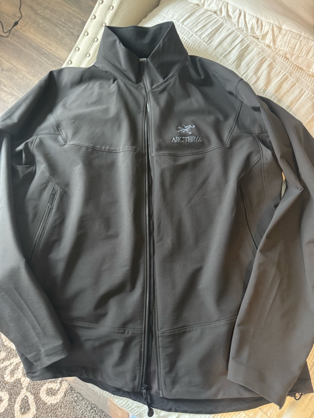 Arc'teryx Men's Black Full-Zip Performance Softshell Jacket